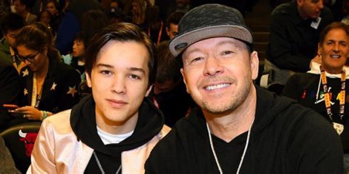 Elijah Hendrix Wahlberg | Father Donnie Wahlberg | Relationship