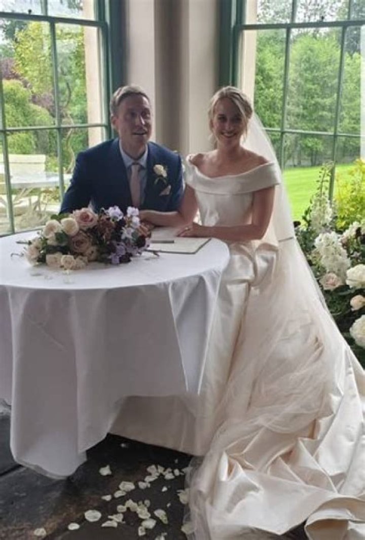 Know All About The Wife Of Russell Howard- Cerys Morgan
