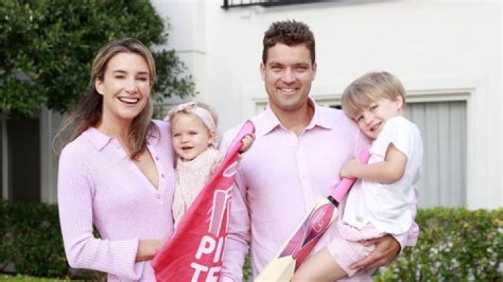 Who Is Alex Carey Wife, Eloise Carey | Family And Net Worth Details