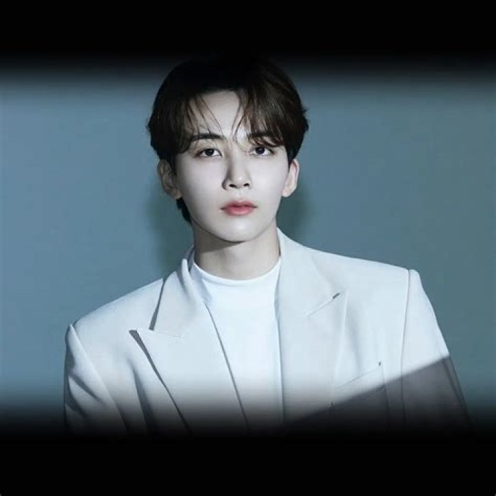 Yoon Jeonghan | Bio, Age, Net Worth, Relationship, Career